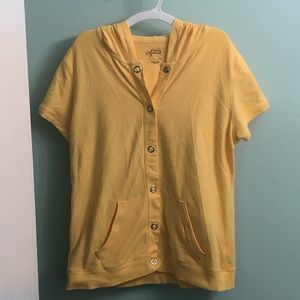 Short-sleeved light-weight sweatshirt.